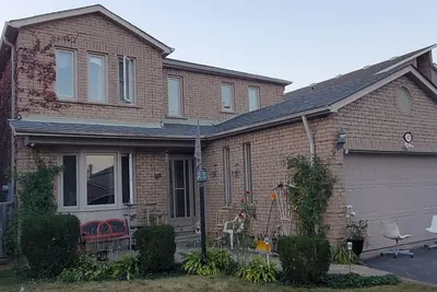 Image de Beautiful House b/w Square One and Heart Land less than 5 min drive, Mississauga