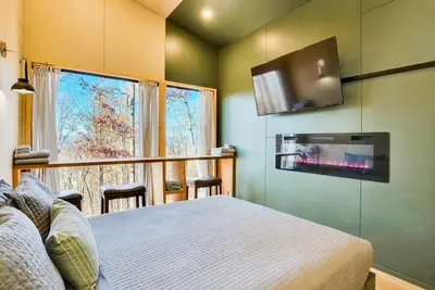 Image de Bird's Nest Spruce at Treetop Escapes!