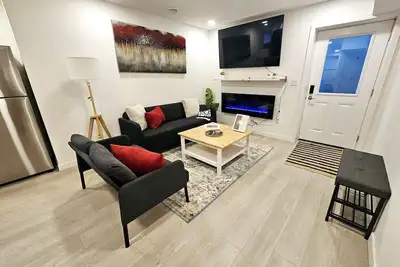 Image de Brand New, Cozy, Quiet, Clean Basement Suite @ Royal Bay Close to Golf Courses