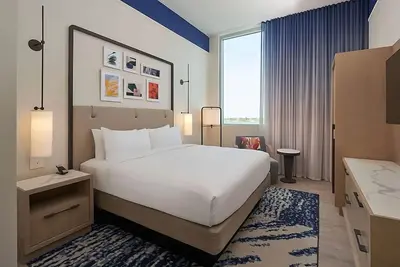 Image de Sunsets and Sea Breezes! Rooftop Swimming Pool, Pets Allowed, Kitchenette!