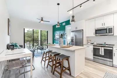 Image de 2br 2 bath 5 mins from airport, Beach, convention center