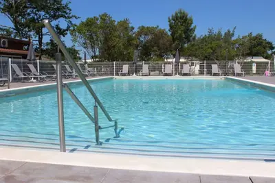Image de Mobile Home \"Andernos Les Bains\" avec 2 terrasses privées, balcon et piscine partagée
