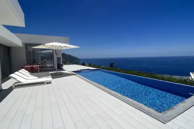 Image de Maison de vacances \"Camacho V - Luxurious Villa\" avec vue sur la mer, piscine privée et Wi-Fi
