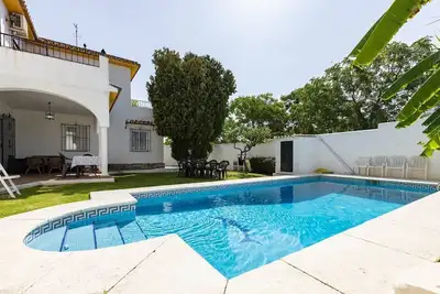 Image de Belle villa 7 dormitorios cerca Banús con piscina privada y wifi gratis