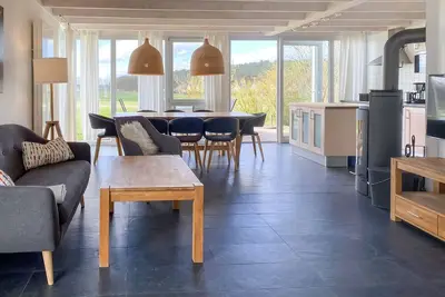 Image de Ferienhaus WiesengeflĂĽster S5 Sauna, Kamin und Workation mit Wiesenblick