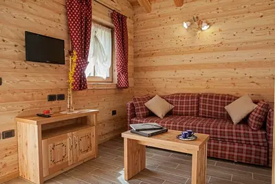 Image de Chalet 'Camping Faè' avec vue sur les montagnes, terrasse privée et Wi-Fi