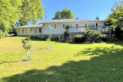 Image de Charming Lakeside Retreat: Cozy and Convenient on Chemong Lake