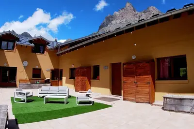 Image de Chalet 6 pièces avec cheminée, parking privé, proche Monêtier-les-Bains