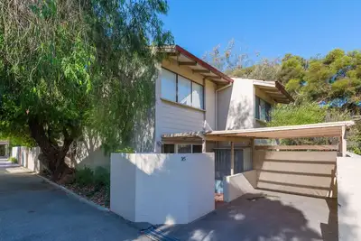 Image de Location, location, location! Mosman Park Townhouse with a sunny courtyard!