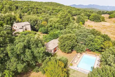 Image de Villa with private pool in wooded area. Great place for quiet & privacy!