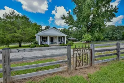 Image de Secluded 10 acre estate 10 miles from Ua w/ 4br