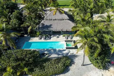 Image de Oceanfront Eden Roc villa with big pool, butler and golf cart