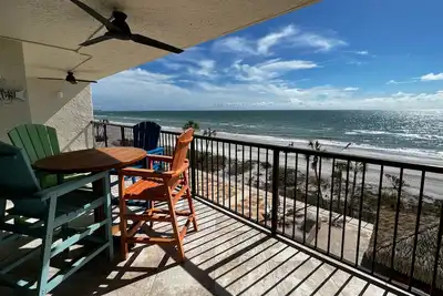 Image de New at Ocean Sands! Renovated Beachfront Stay- Walkable to Everything!