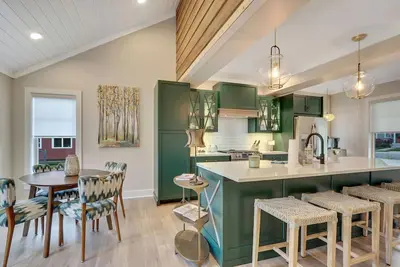 Image de New and Fully Remodeled |. 6 miles to Downtown Boyne | Pet Friendly | Hot Tub