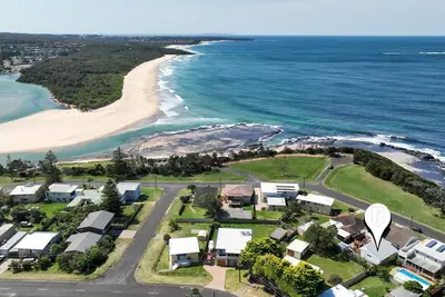 Image de Seaside Escape - The ultimate beachside retreat nestled on the shores of Dolphin Point Beach