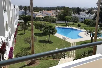 Image de Oura star condominium apartment with swimming pool.