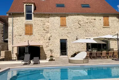 Image de Maison de charme en Bourgogne entièrement rénovée avec piscine