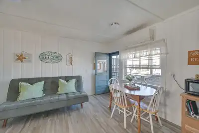Image de Charming Hampton Home w/ Porch, Walk to Beach!