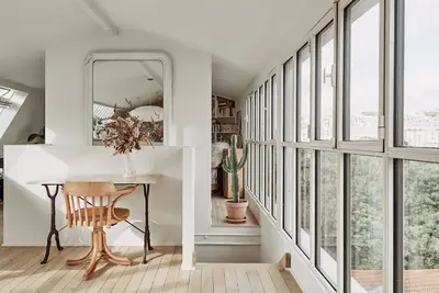 Image de Parisian Apartment overlooking Montmartre