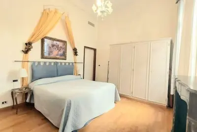 Image de 5 minutes to Saint Mark Square! Very quiet apt A/C, kitchen, high ceilings.