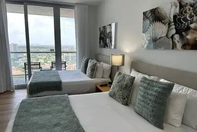 Image de Studio in Miami Beach 2Full Beds and Pool w/Amazing Views