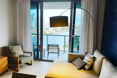Image de Stylish 2br Getaway: Pool, Gym, Beach Service & Dining Options