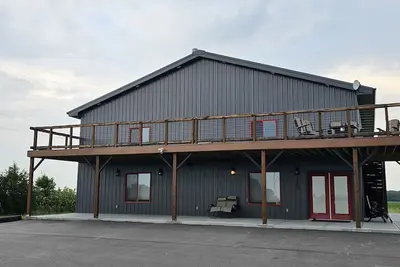 Image de Spacious modern lodge outside of city