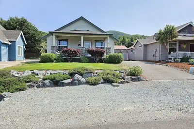 Image de Single-Level Retreat-Bbq & King Bed! ! Tesla Charger & Wifi! Pet-Friendly!