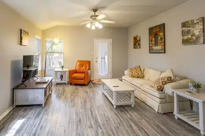 Image de South Austin Home w/ Yard: Pets Welcome!