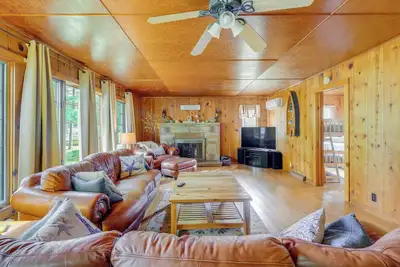Rapid City Cottage w/ Patio Near Beach Access!