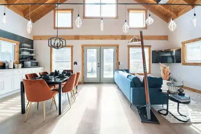 Image de The Bar(n)- Cozy chalet with hot tub and campfire
