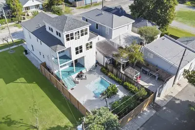 Image de 3 Story Home w Pool, Mississippi River panoramic views and just minutes from Fq