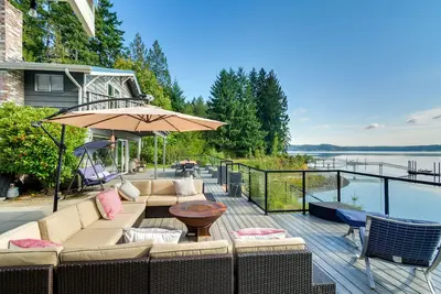Image de Waterfront Allyn Retreat w/ Guest House & Beach!