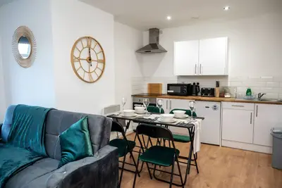 Budget-Appartement-Salle de bain privée séparée-Vue sur Rue-free street parking