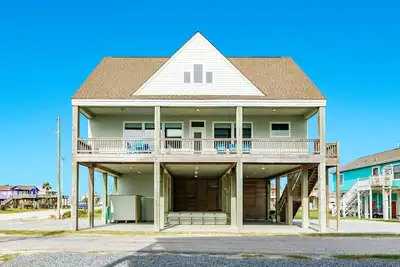Image de Spacious 2nd Row Home, Steps from the Gulf, Pet-Friendly, Perfect for Groups