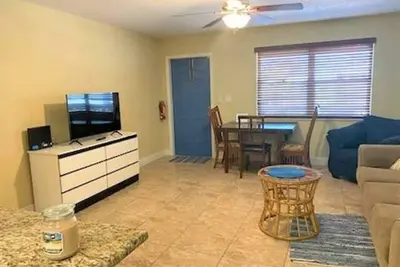 Image de Tranquil Waterfront 2\/1 in North Palm Beach\n