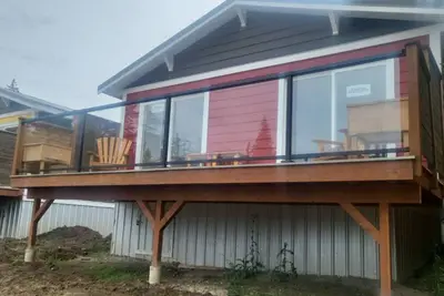 Image de Bayview Village Red 3467 Oak St. \n\n