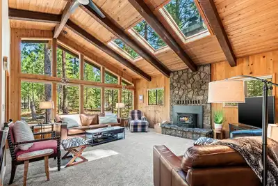 Image de Spacious Mountain Getaway ~ Hot Tub, 15 mins to Hoodoo