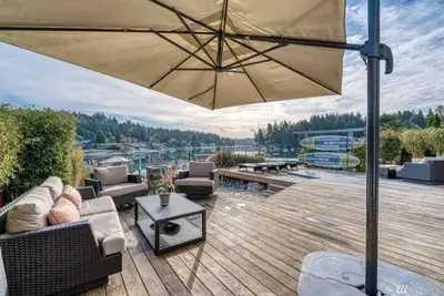 Image de Waterfront high end home-dock, hot tub fun\n\n