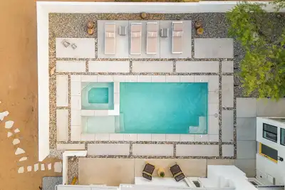 Image de Joshua Tree Oasis: Lux Home, Modern Pool & Spa