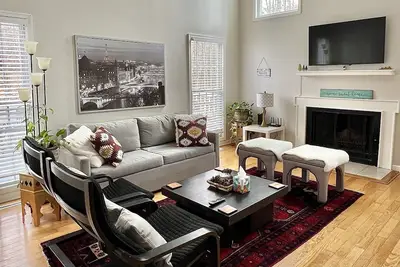 Image de Home in a nice High Point Neighbourhood\n