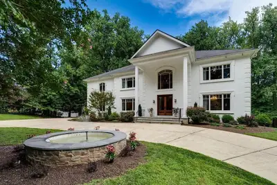 Image de Luxury Estate House with all the comforts. Close to metro