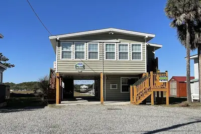 Image de Cottage on the Marsh - Walk to Beach in Garden City, Sc
