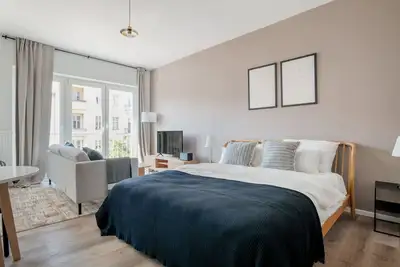 Image de Charming Charlottenburg Studio, nr Kurfürstendamm, by Blueground