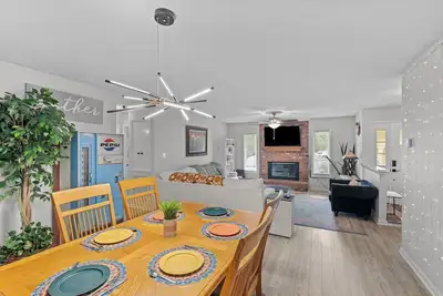 Image de The Hideaway; Hot tub, Fire Pit, and Patio, 6 miles to downtown New Bern!