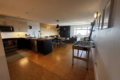Image de Cozy family retreat at Big White Ski Resort, 3bd, 2 Bath, and Private Jacuzzi