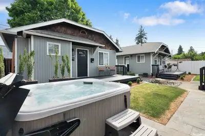 Image de Petite Perfection, Bungalow in the heart of Puyallup.