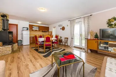 Image de Appartement de trois chambres avec la terrasse Lovinac, Velebit (A-21748-a)