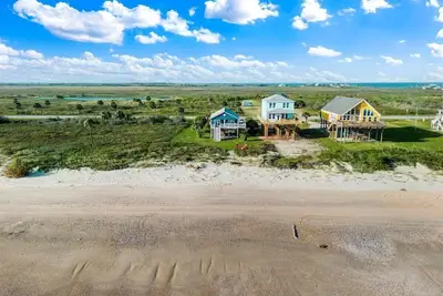 Image de Beachfront Bolivar bungalow - bring the kids, the dogs, and fishing rods!
