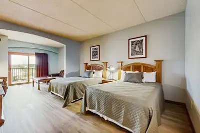 Image de Chula Vista condo with scenic balcony, mini-fridge, on-site golf, & central Ac